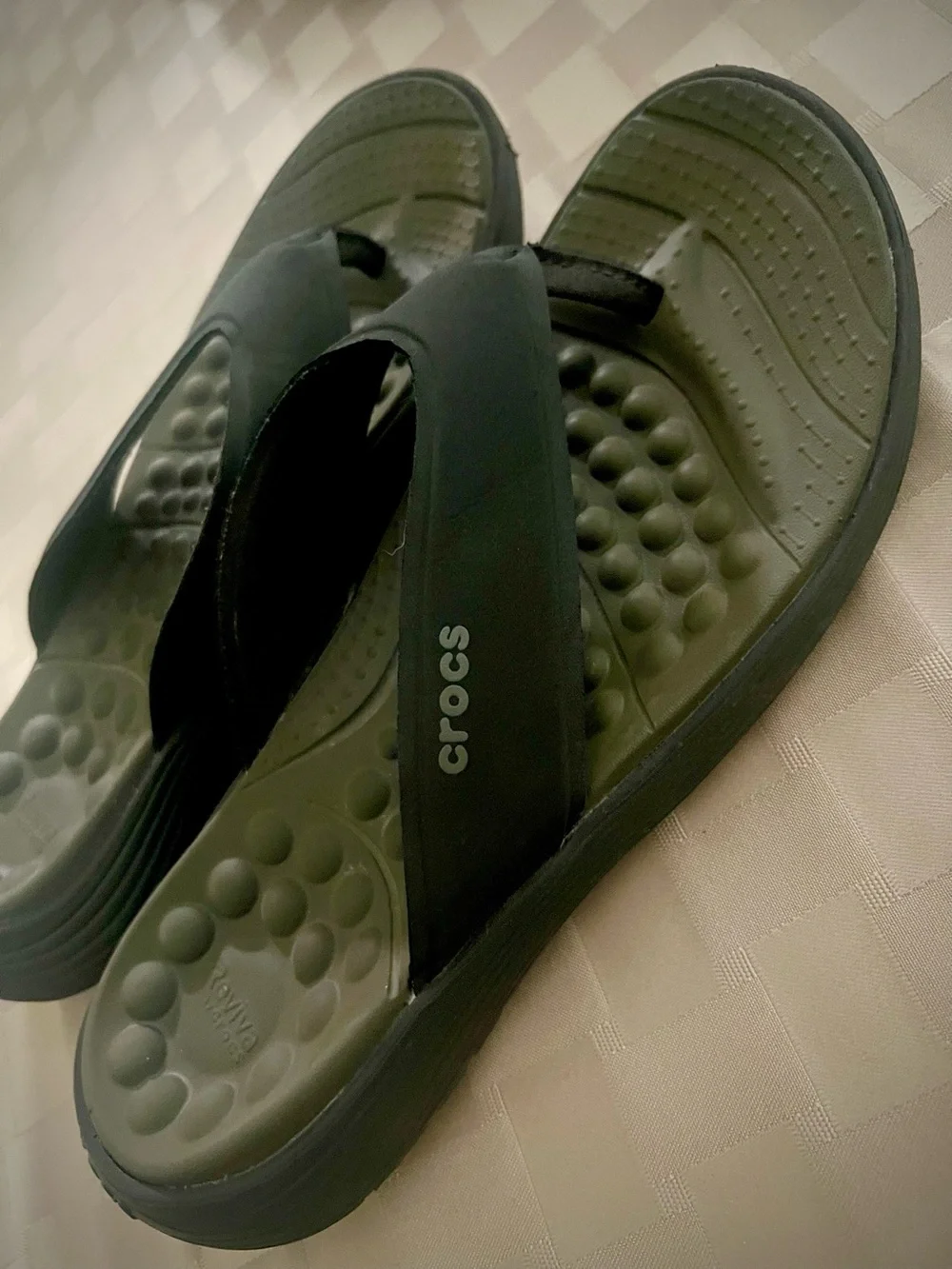 Crocs Reviva Collection Sandals Flip Flops Men’s 8 Women’s 10